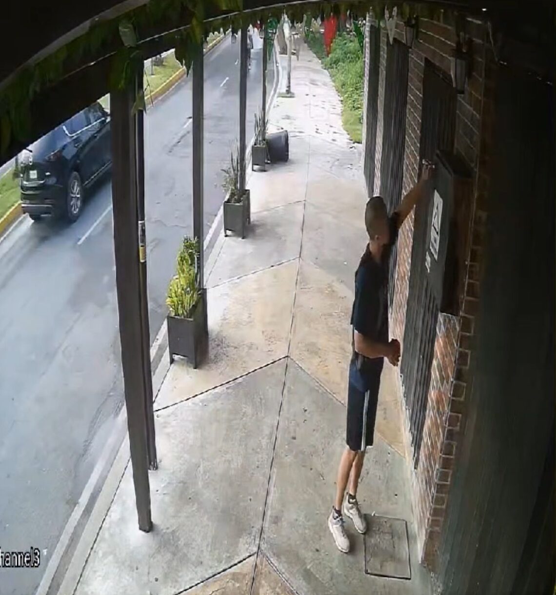 Comerciantes de Chetumal alertan sobre marcas sospechosas en fachadas del Bulevar Bahía