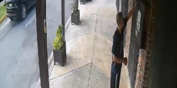 Comerciantes de Chetumal alertan sobre marcas sospechosas en fachadas del Bulevar Bahía