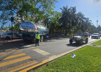 Reportan accidente de tránsito en la zona hotelera de Cancún
