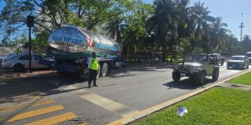 Reportan accidente de tránsito en la zona hotelera de Cancún