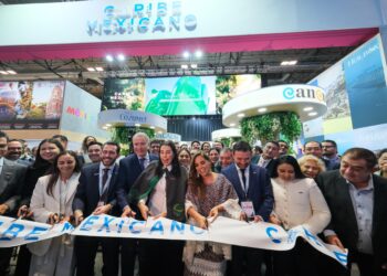 Mara Lezama y Josefina Rodríguez cortan listón del Pabellón Caribe Mexicano, el más grande de México en FITUR 2025