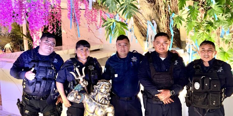 Policías de Cancún recuperan escultura robada en restaurante de la avenida Nader