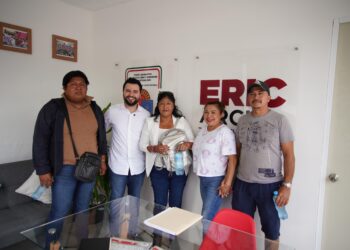 Escucha y dialoga Eric Arcila con vecinas y vecinos del Distrito 07 desde su Casa de Atención Ciudadana de la SM 230