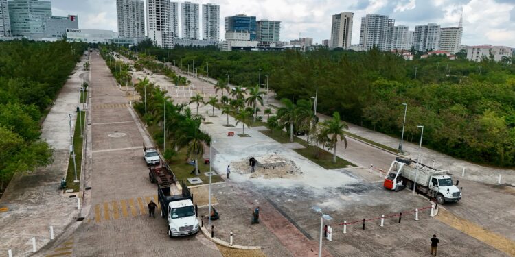 Retiran estructura de concreto en Malecón Tajamar