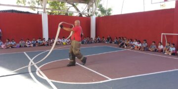 Bomberos de Cancún enseñan a niños a prevenir emergencias