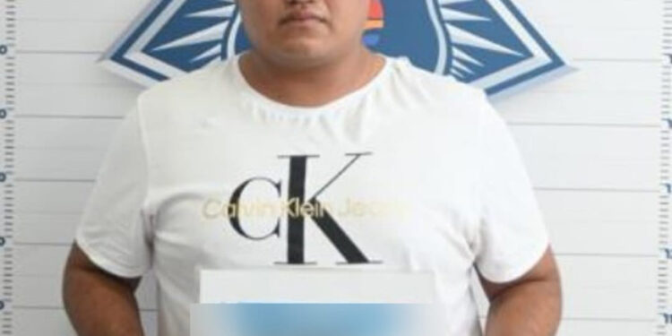 Detenido por escandaloso e intentar agredir a policías