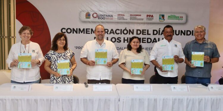 Presentan en Puerto Morelos libro El manglar y sus tesoros escondidos