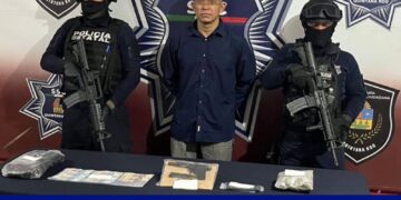 Detenido narcomenudista armado en una moto robada
