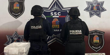 La SSC asegura una camioneta abandonada con equipo táctico