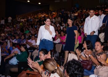 La inclusión es una responsabilidad urgente, afirma Estefanía Mercado durante conferencia sobre TEA