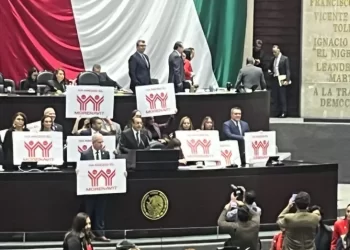 Aprueban polémica reforma del Infonavit, que permitirá usar ahorro de trabajadores