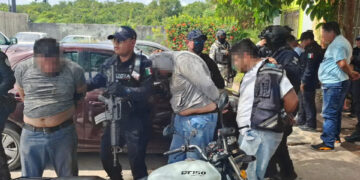 En operativo conjunto capturan a seis personas con drogas y armas