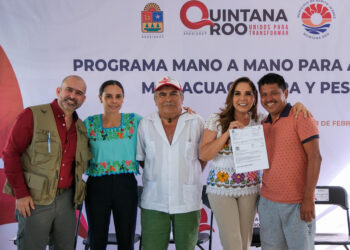 Mara Lezama entrega apoyos a pescadoras de cooperativas