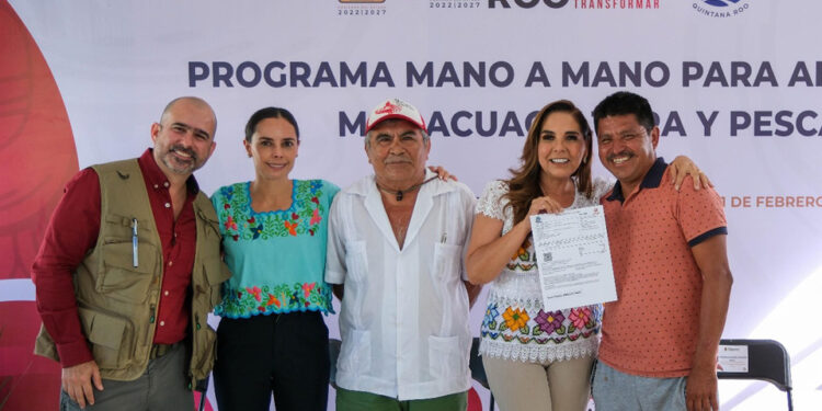 Mara Lezama entrega apoyos a pescadoras de cooperativas