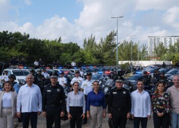 "En mi gobierno no damos alternativa a la delincuencia", afirma Mara Lezama en entrega de patrullas en Cancún