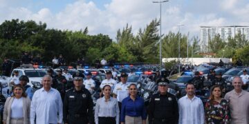 "En mi gobierno no damos alternativa a la delincuencia", afirma Mara Lezama en entrega de patrullas en Cancún