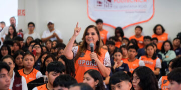 Mara Lezama entrega equipamiento a Universidad Politécnica de Cancún