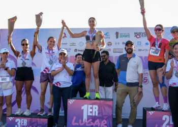 Participa Mara Lezama en el Medio Maratón de la Mujer en Cancún