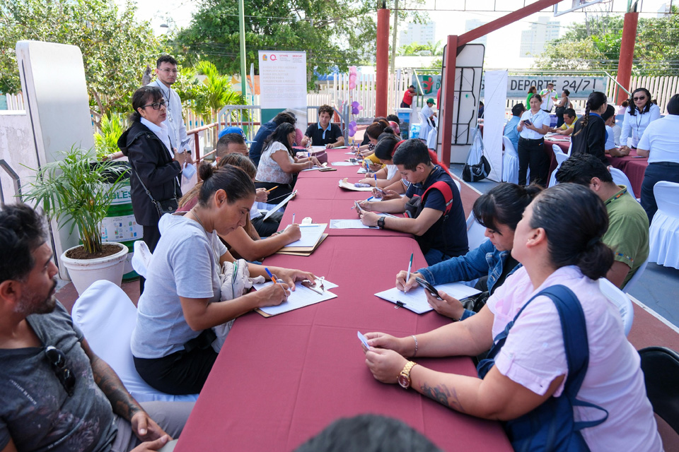 Invita Gobernadora a mujeres a extender sus alas con empleos mejor pagados