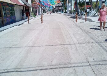 Avanza la rehabilitación de las calles en Holbox