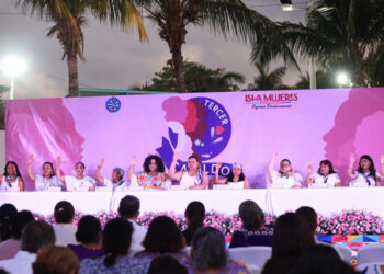 Mujeres presentan propuestas en favor a la comunidad de Isla Mujeres