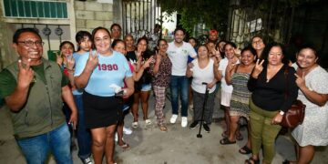 Renán Sánchez se reúne con vecinos de la colonia “El Ejido” en Playa del Carmen
