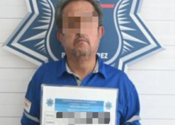 Par de individuos detenidos tras tratar de agredir a oficiales