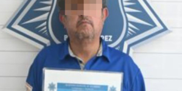 Par de individuos detenidos tras tratar de agredir a oficiales