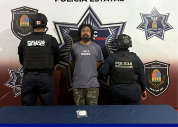 Aseguran a violento individuo que conducía un auto bajo investigación