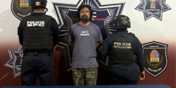Aseguran a violento individuo que conducía un auto bajo investigación