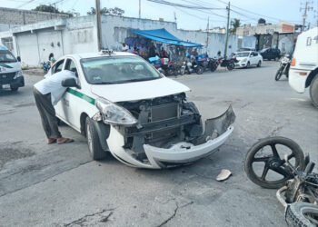 Causa accidente al invadir una avenida con preferencia 
