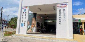 Renuevan mercados municipales en Isla Mujeres para mejorar su imagen y funcionalidad