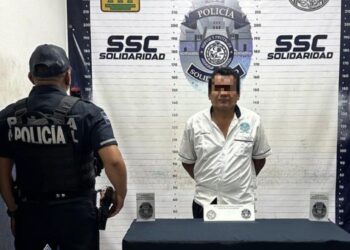 Detienen a un hombre por agredir a la policía en Playa del Carmen