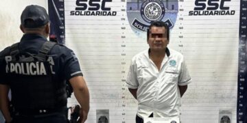Detienen a un hombre por agredir a la policía en Playa del Carmen