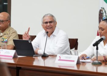 Golpe al crimen: Fiscalía captura a cinco personas y asegura armas en cateos en Cancún y Chetumal