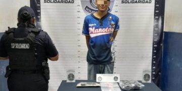 Cae joven con droga y réplica de arma en Villas del Sol