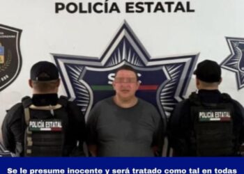 Huye tras ser sorprendido orinando en la calle, pero lo detienen en Cancún