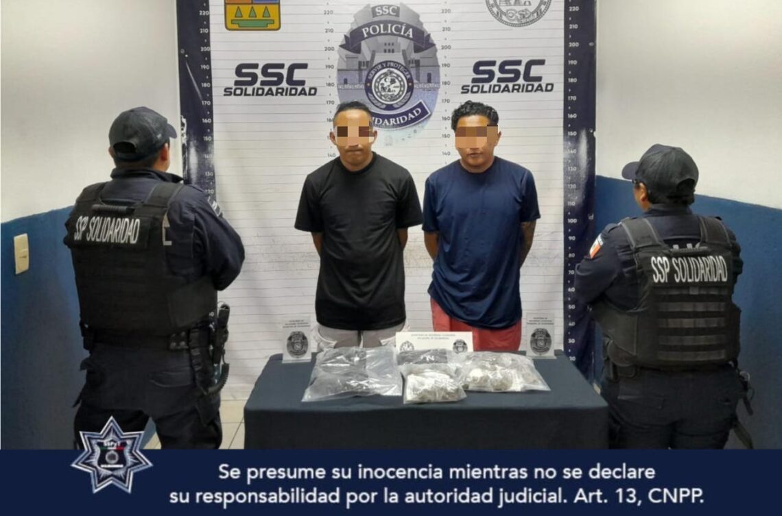 Aseguran droga y detienen a dos hombres en Playa del Carmen