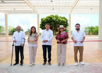 Pone Mara Lezama en servicio plaza artesanal en Bacalar