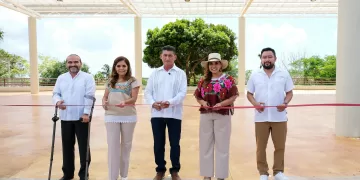 Pone Mara Lezama en servicio plaza artesanal en Bacalar