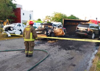 Bomberos de Cancún apoyan en rescate de heridos en accidente de Puerto Morelos