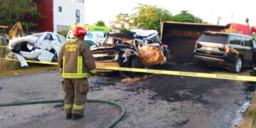 Bomberos de Cancún apoyan en rescate de heridos en accidente de Puerto Morelos