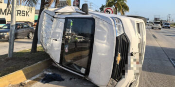 Accidente ocasiona caos vial en Cancún