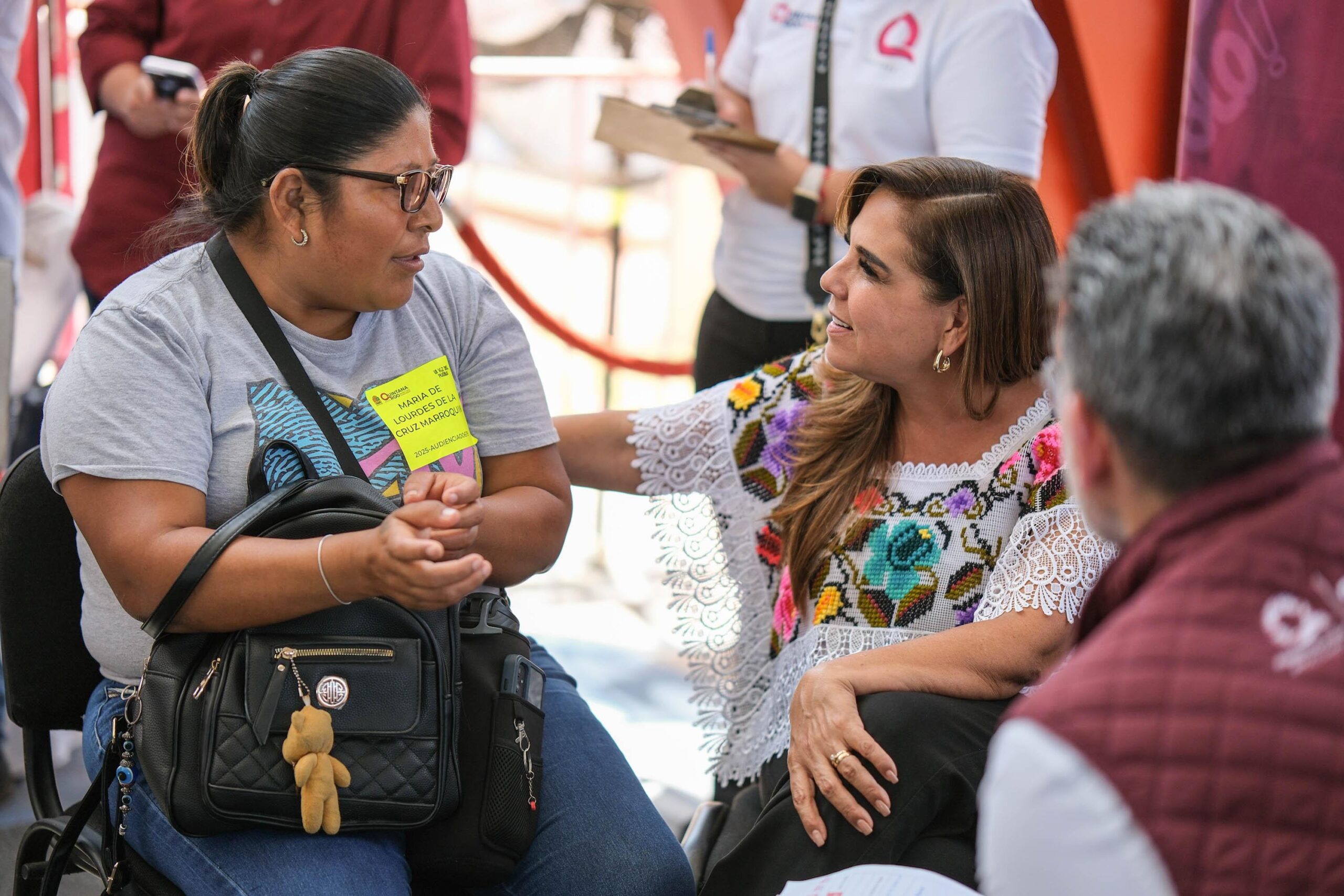 Atiende Mara Lezama a habitantes de Puerto Aventuras, con la audiencia “La Voz del Pueblo”