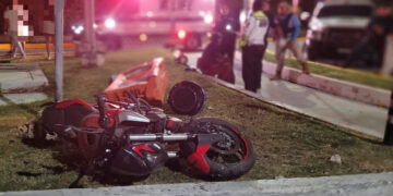 Motociclista lesionado en el bulevar Kukulcán