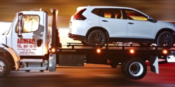 Detectan camioneta robada durante patrullaje en Cancún; mujer no pudo acreditar propiedad
