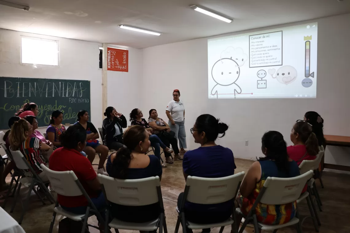 Imparte DIF taller de apoyo a mujeres de Benito Juárez