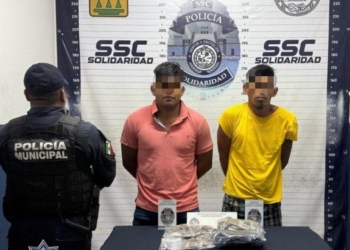 Atrapan a dos hombres con casi 100 dosis de marihuana en la Colosio de Playa del Carmen