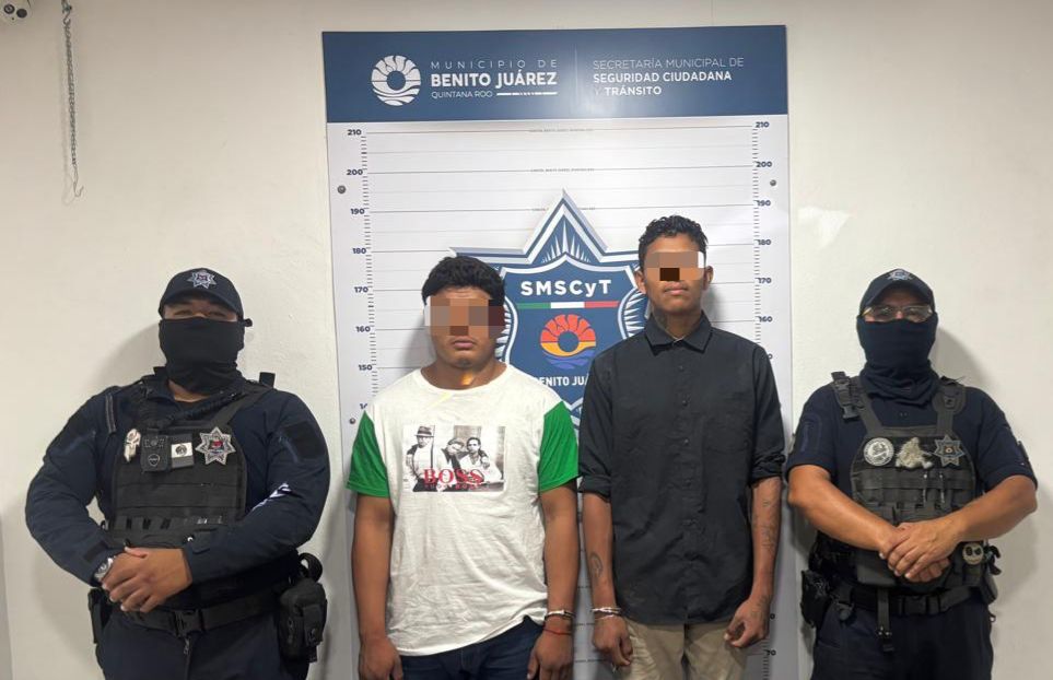 Capturan a dos hombres por robo violento en farmacia