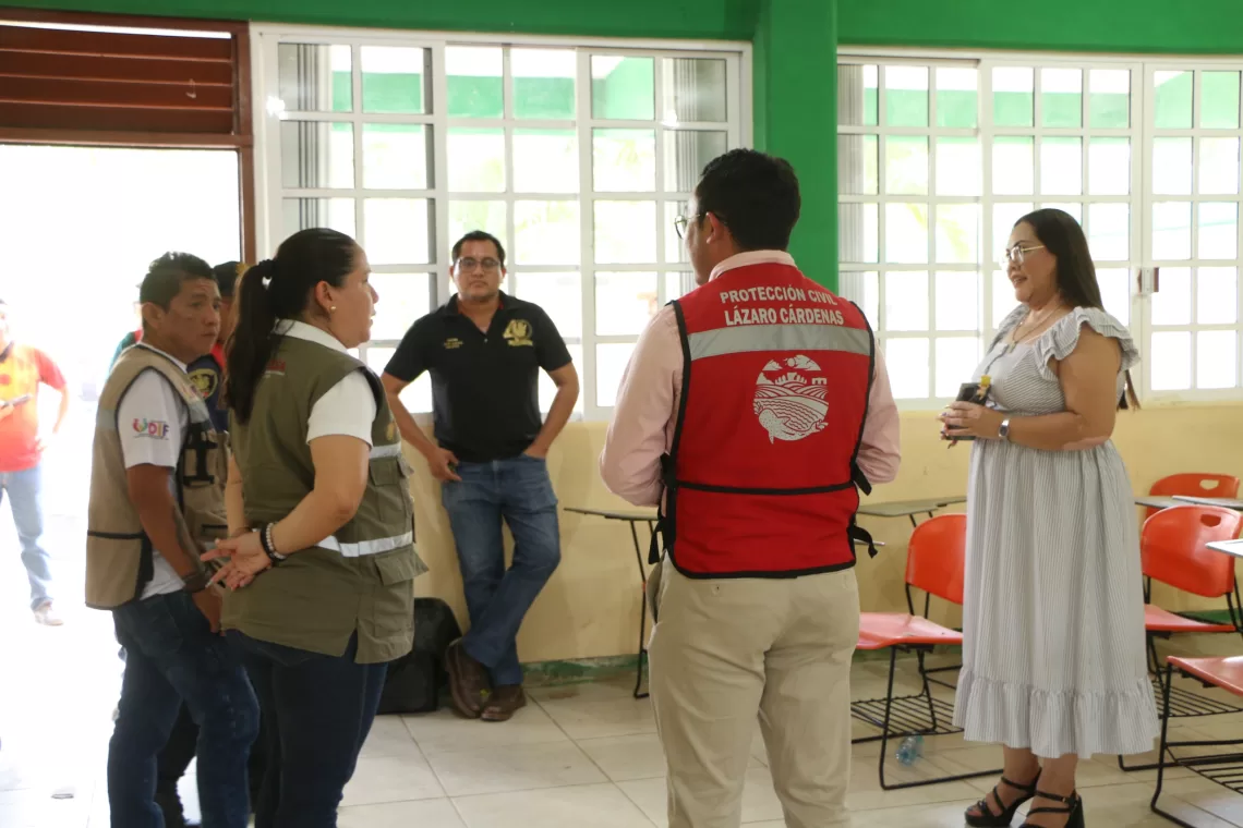 Empezó la inspección de refugios anticiclónicos en Lázaro Cárdenas